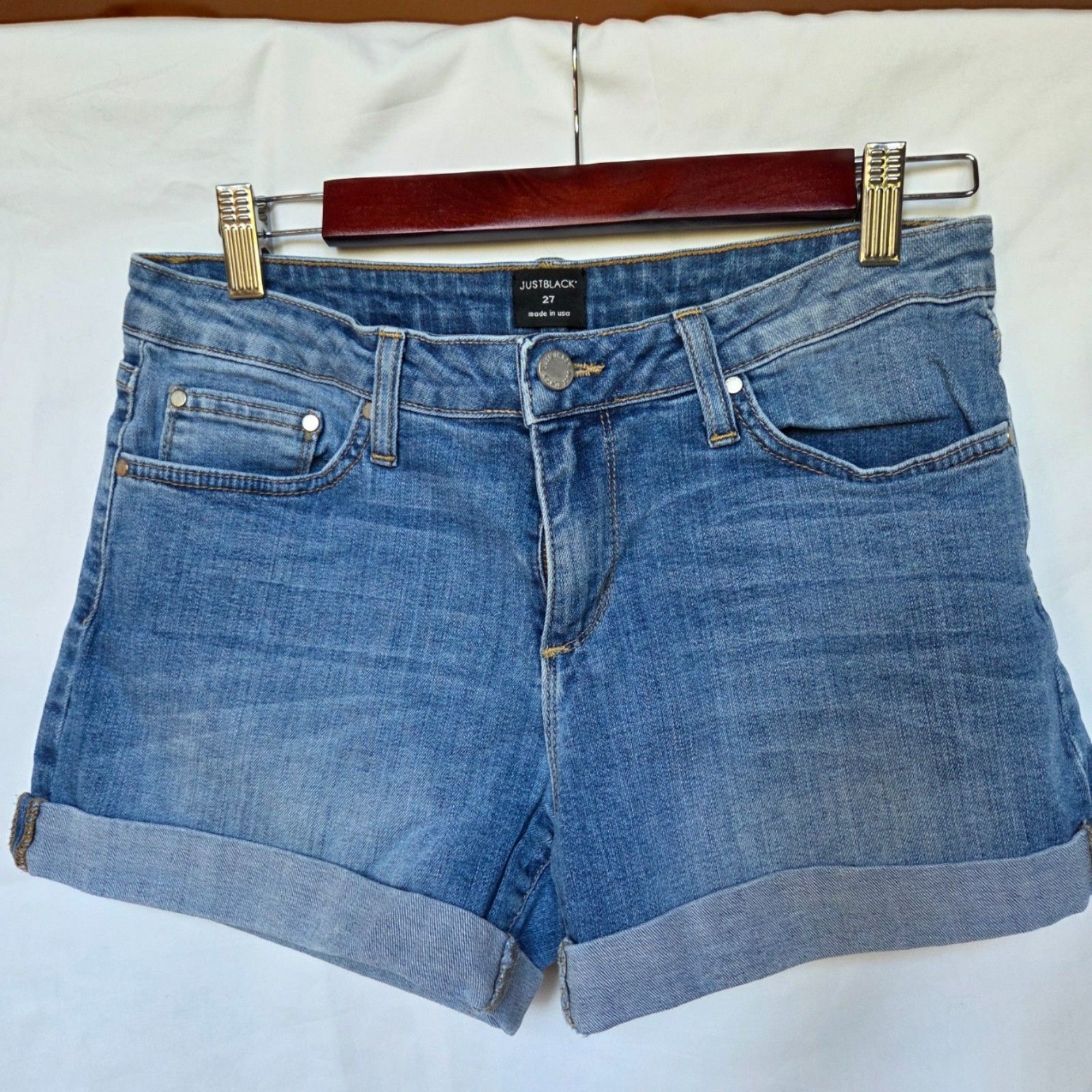 Just Black Cuffed Denim Shorts Medium Wash - Size 27